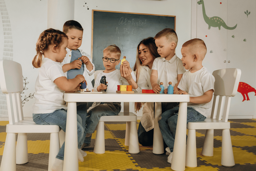 Как работают воспитатели: от утреннего приема до окончания смены