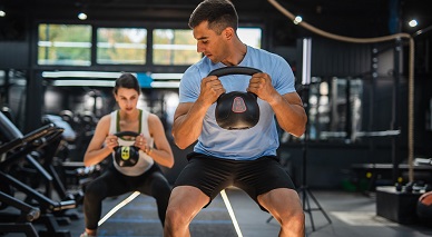 Профессия фитнес-тренер (инструктор) тренажерного зала: главное о работе